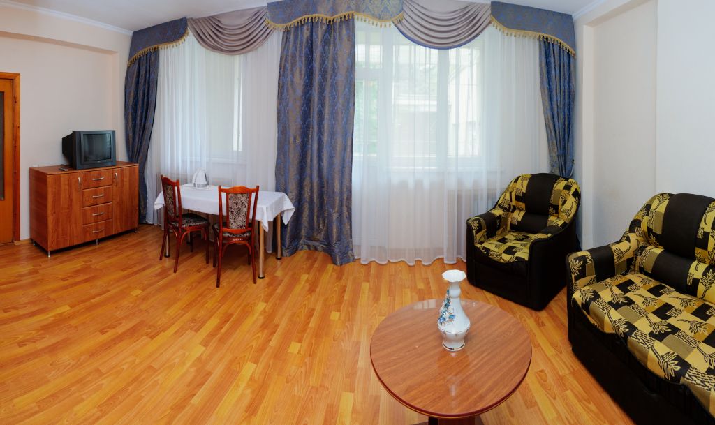 Люкс 2-мест 3-комн корп.горный