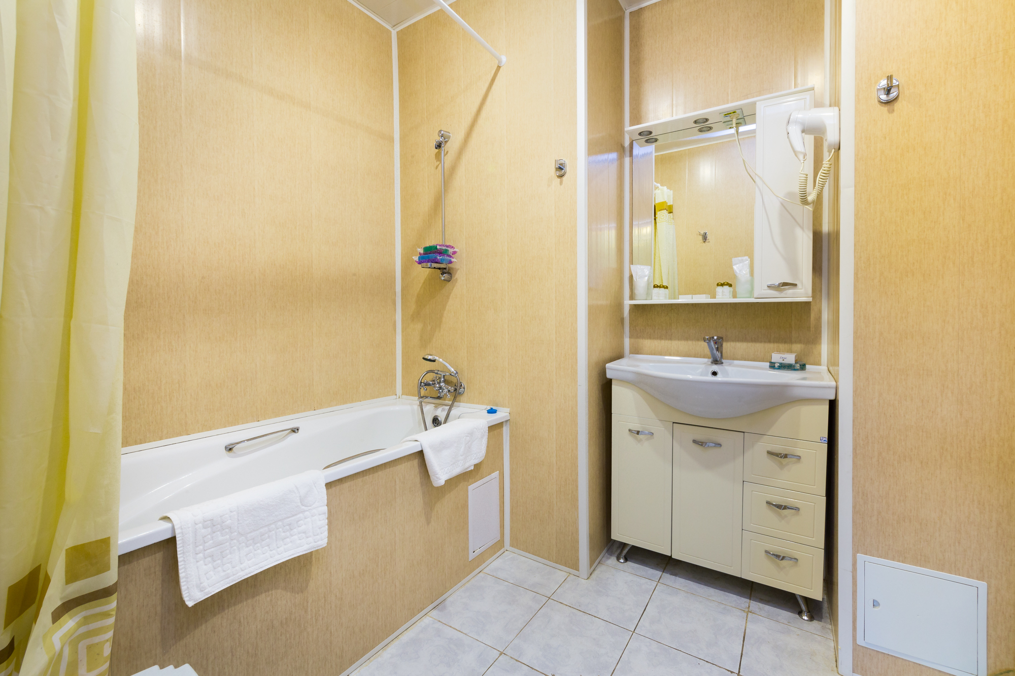 Люкс 2-местный 3-комнатный в корп.1