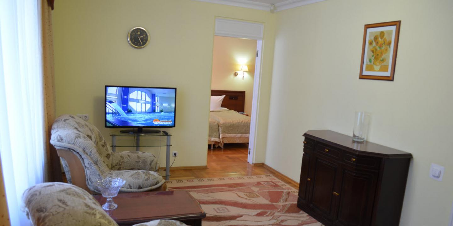 Люкс-корпус люкс 2 местный 2 комнатный 1 категории на 1 эт. в к.5