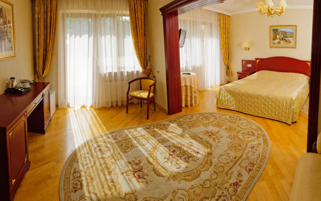 Люкс сюит 2-местный 2-комнатный 