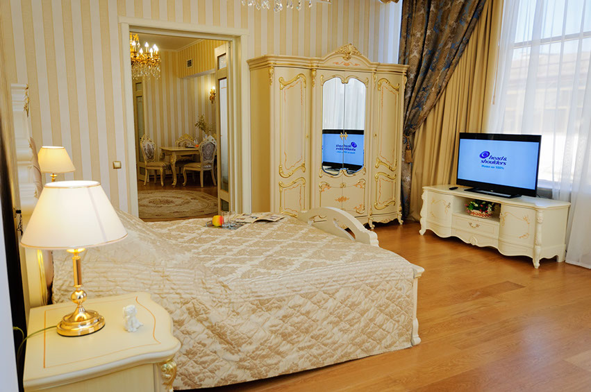 Люкс золотой 3-комнатный 4-местный с кухней, 118 м2